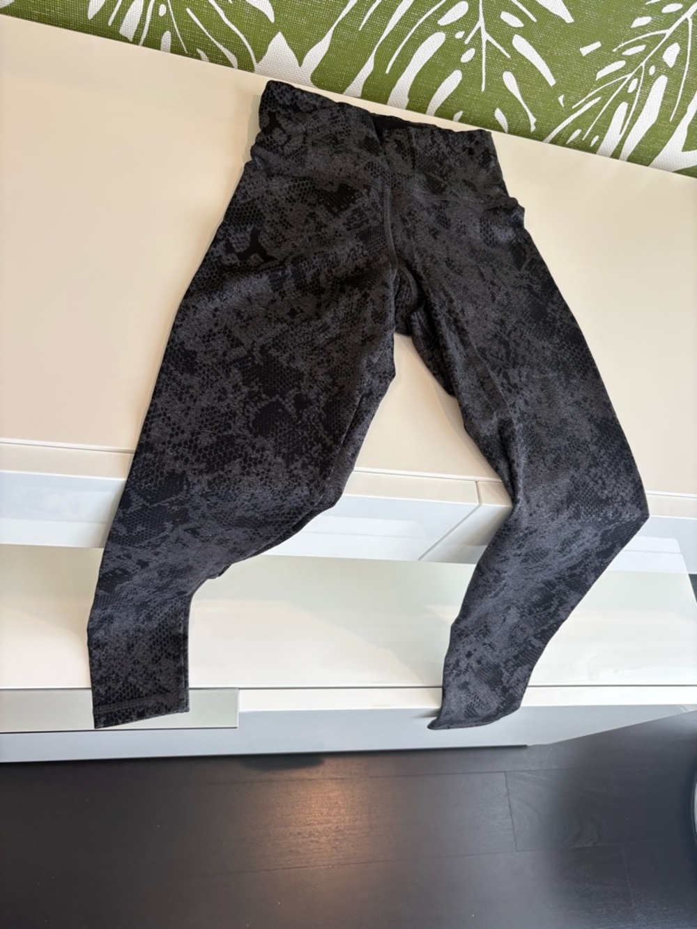 High-Waist Black Snake-Print Leggings - Women🖤